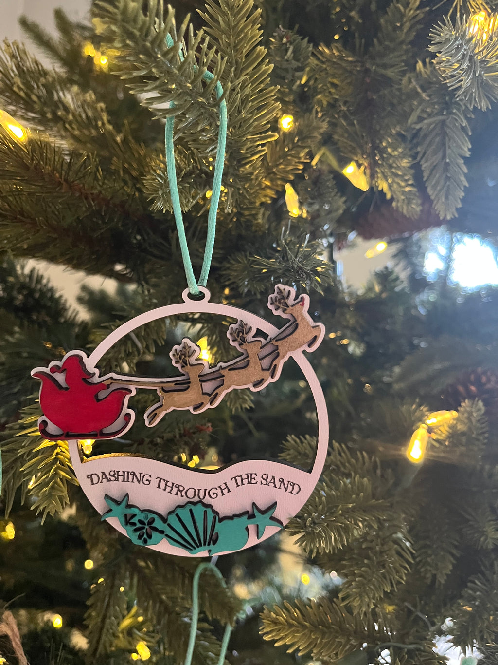 A sandy white Christmas ornament