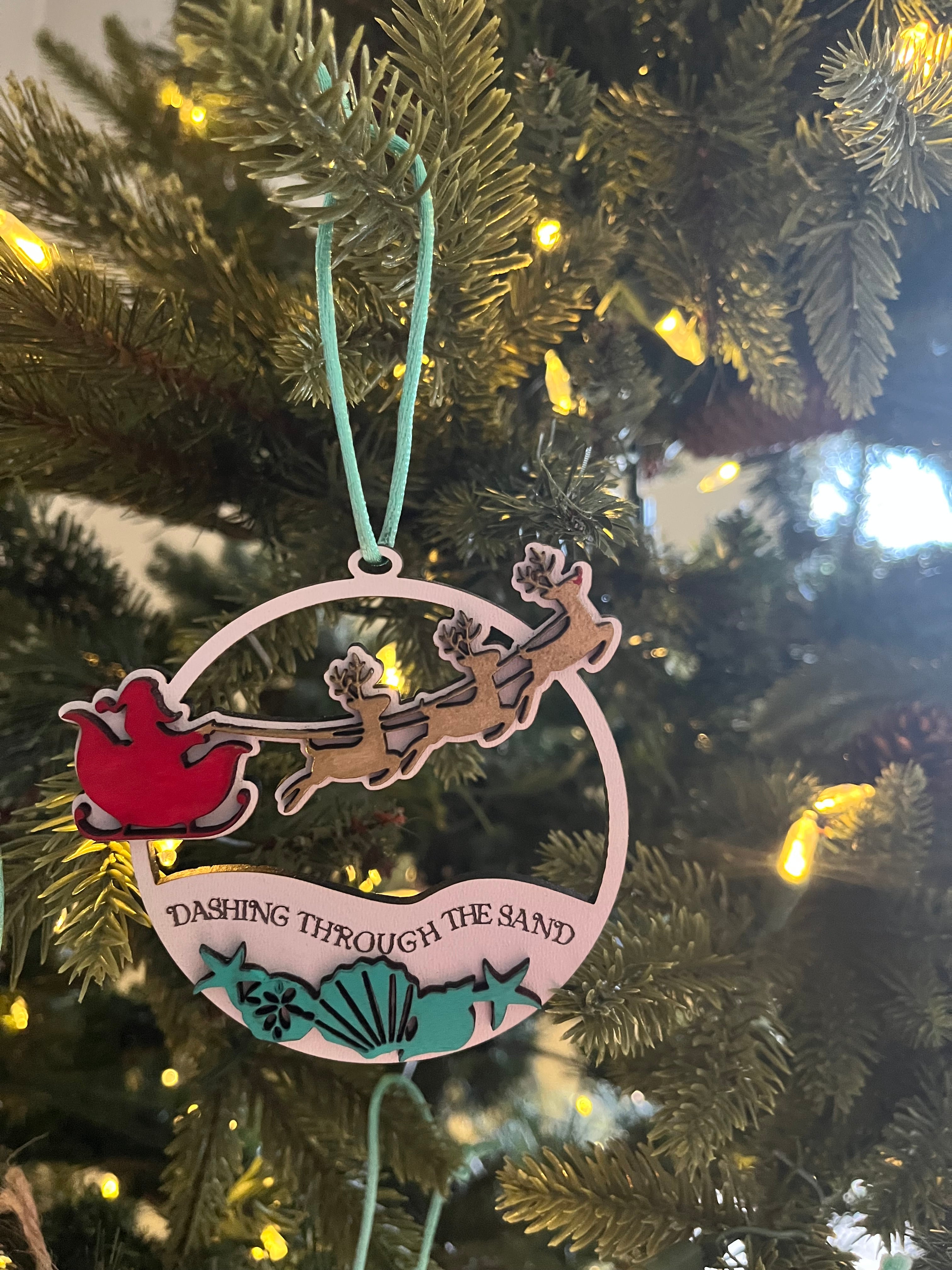 A sandy white Christmas ornament